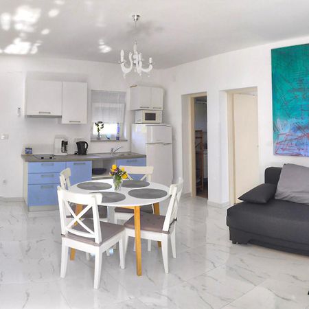 Apartmani Stellar Malinska Kültér fotó