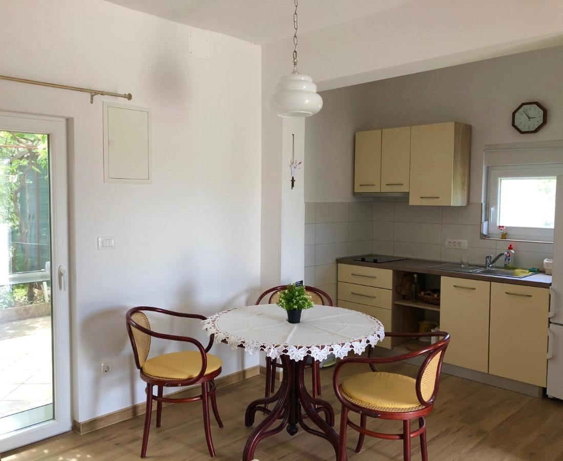 Apartmani Stellar Malinska Kültér fotó